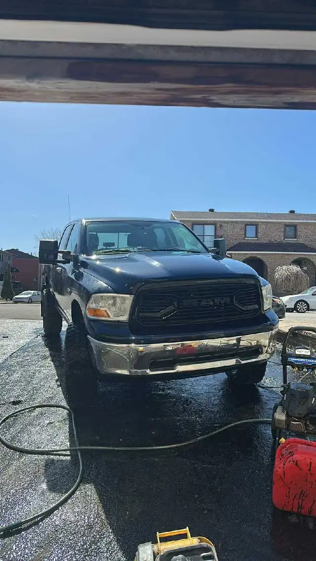 Ram 1500 SLT Crew Cab582383858909204484