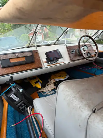 14 ft boat with Evidrude 70 hp motor. hummingbird fishfinder space brand new trolling motor fishing...
