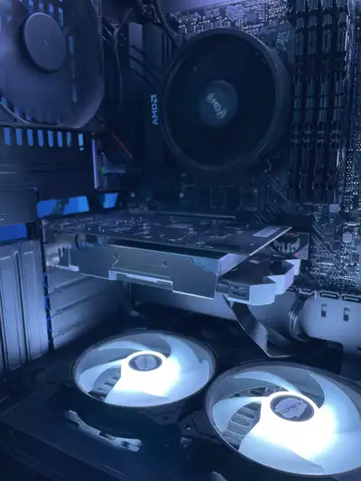 Selling my Nvidia GTX 750Ti 4GB. Fully tested and works perfectly. Memory: 4GB GDDR5 Ports: HDMI, DV...