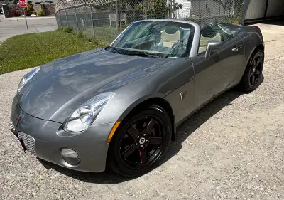 This 2006 Pontiac Solstice is a stylish and spirited roadster in great condition, featuring a peppy...