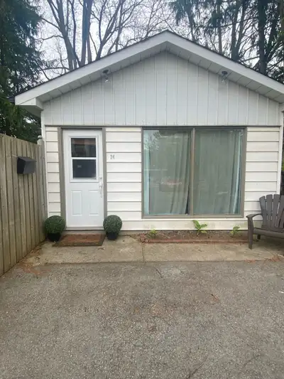 Detached studio/bachelor for rent