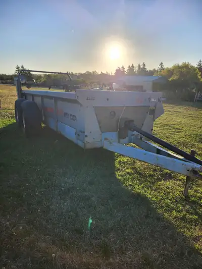 3632 new idea manure spreader ready for the field works good, good condition recent new pto shaft $8...