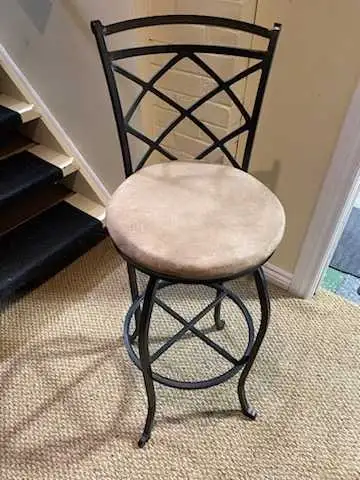 3 swivel bar stools  in Chairs & Recliners in Oshawa / Durham Region - Image 4