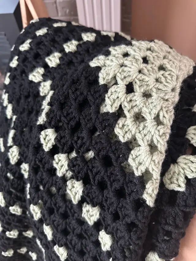Handmade crocheted sage green and black throw blanket – 52“ squa in Home Décor & Accents in Saskatoon - Image 4
