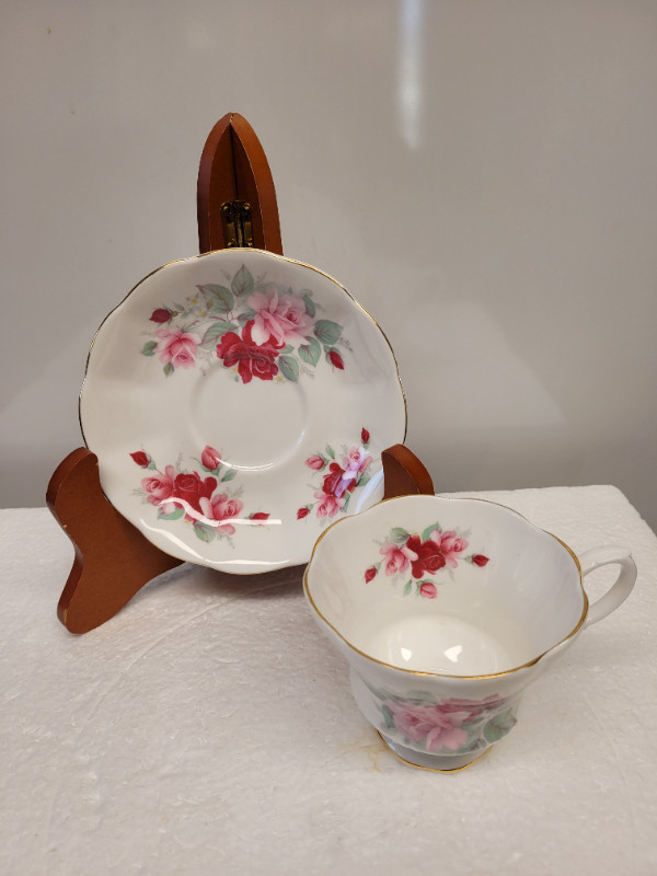 VT G Footed Royal Albert Pink & Red Roses Cup & Saucer in Arts & Collectibles in Dartmouth - Image 2