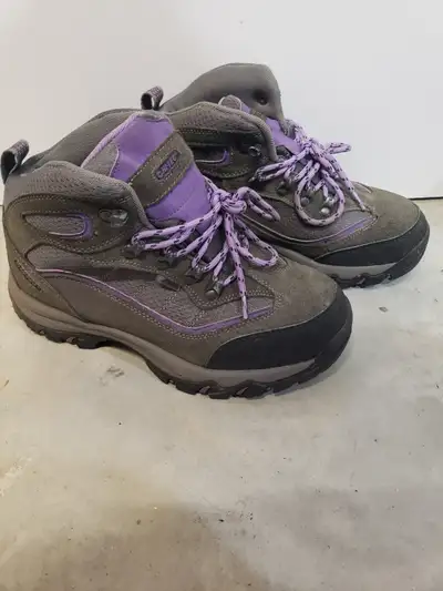 Lavender Boots size 7.5 with thick insulation for very low temps, View more