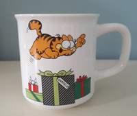 Vintage Garfield pouncing gifts holiday 1978 Enesco ceramic mug