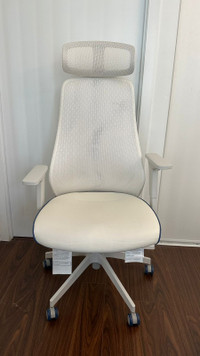 White IKEA MATCHSPEL gaming chair