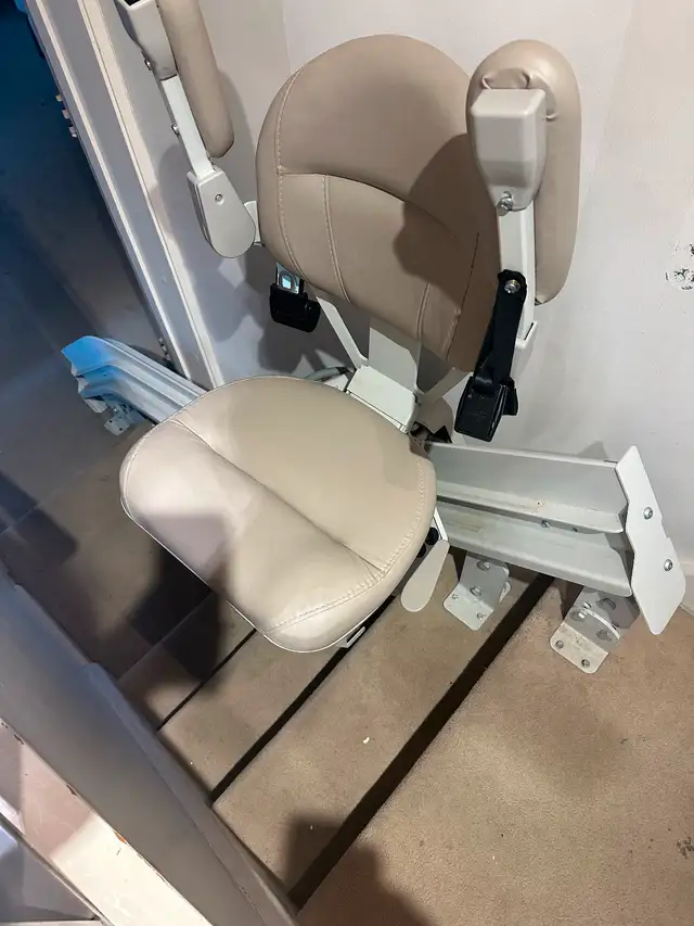 Stairlift and rail628637358022431216