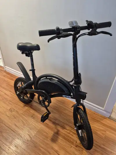 Hardly ever used. Great conditions. Comes with charger.