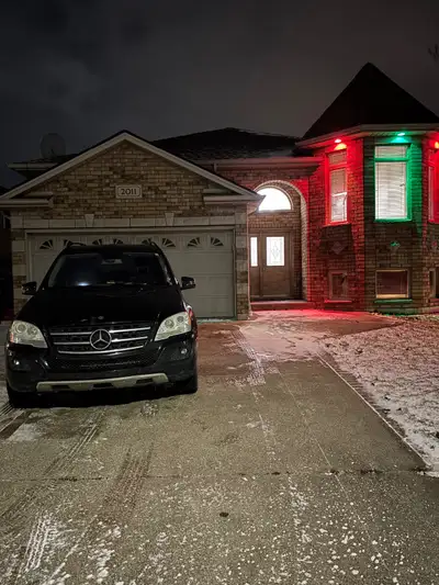 Walkergate area Windsor 5bed 2 bathroom Talbots trail school walking distance and close to park and...