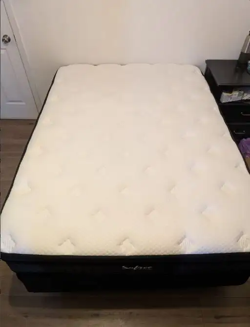 Lit + sommier + matelas Safree (comme neuf) in Beds & Mattresses in Longueuil / South Shore - Image 2