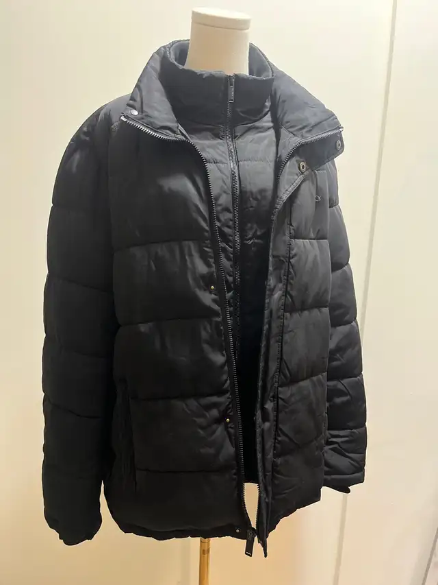 Calvin Klein Men's Black Puffer Jacket With Bib Detail sz L in Men's in Mississauga / Peel Region - Image 6