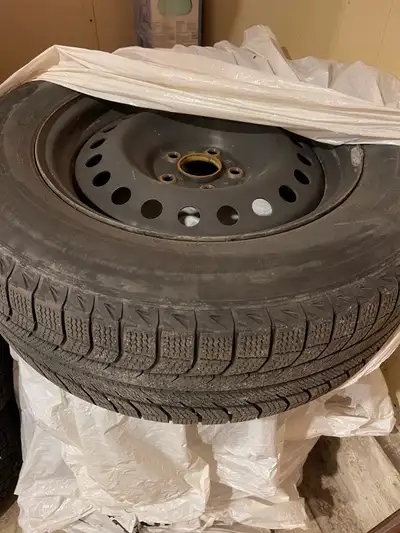 Winter rims and tires size 17 inch, 235/65R17. Michelin X ice. Used on our 2023 Honda CRV. Comes wit...
