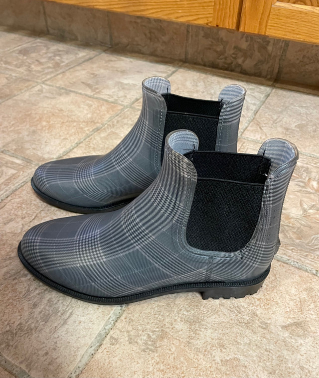 Call it spring rain boots in Women's - Shoes in Medicine Hat