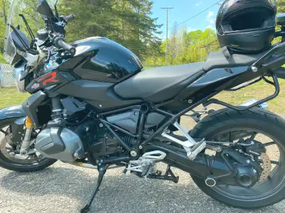 BMW R1250R 2020 noir tempête métallisée, Prenium Package. Quick Shifter up&down, poignées chauffante...
