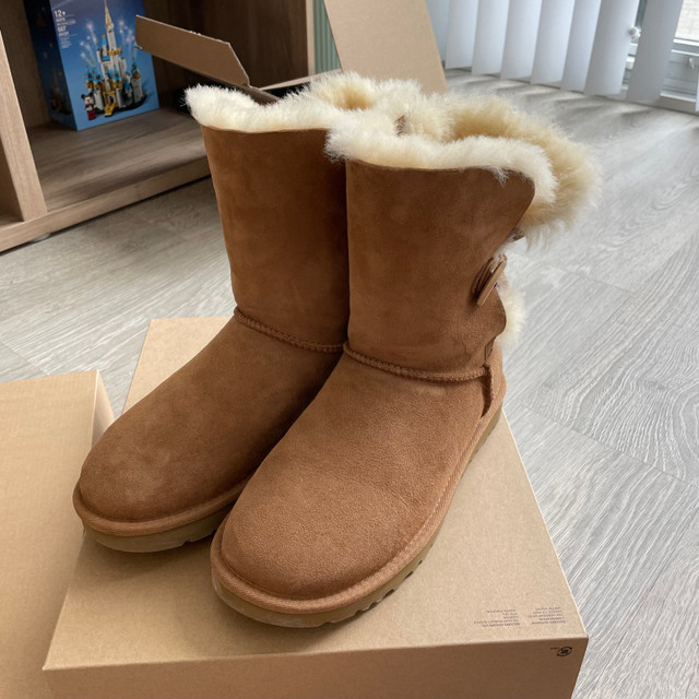 UGG Bailey Button II Women Winter Chestnut Boots  in Women's - Shoes in City of Toronto