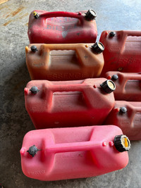 Gas Jerry cans fuel containers 