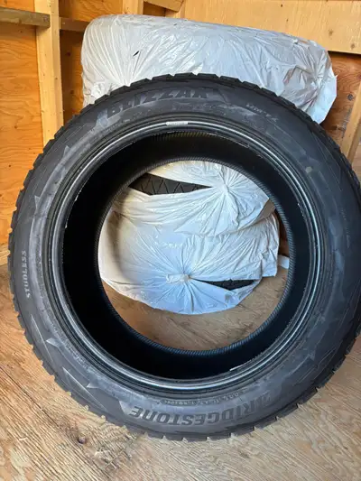 Mercedes-Benz GLE winter tires. Bridgestone Blizzak winter tires. Used for 3 seasons and manufacture...