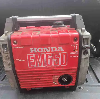 It has a handle for easy carrying. It has 2 AC Receptacles and the unit measures 16" x 10" x 15" and...