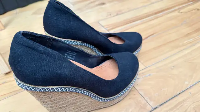 women wedge high heels sz 8 in Women's - Shoes in Calgary - Image 6