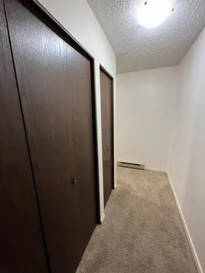 Aberdeen Manor is a quiet building located on Hugh Allan Drive. The building is in a great location...