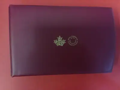 Royal Canadian Mint Coin Set 2018 Specimen Set Burrowing Owl, View more