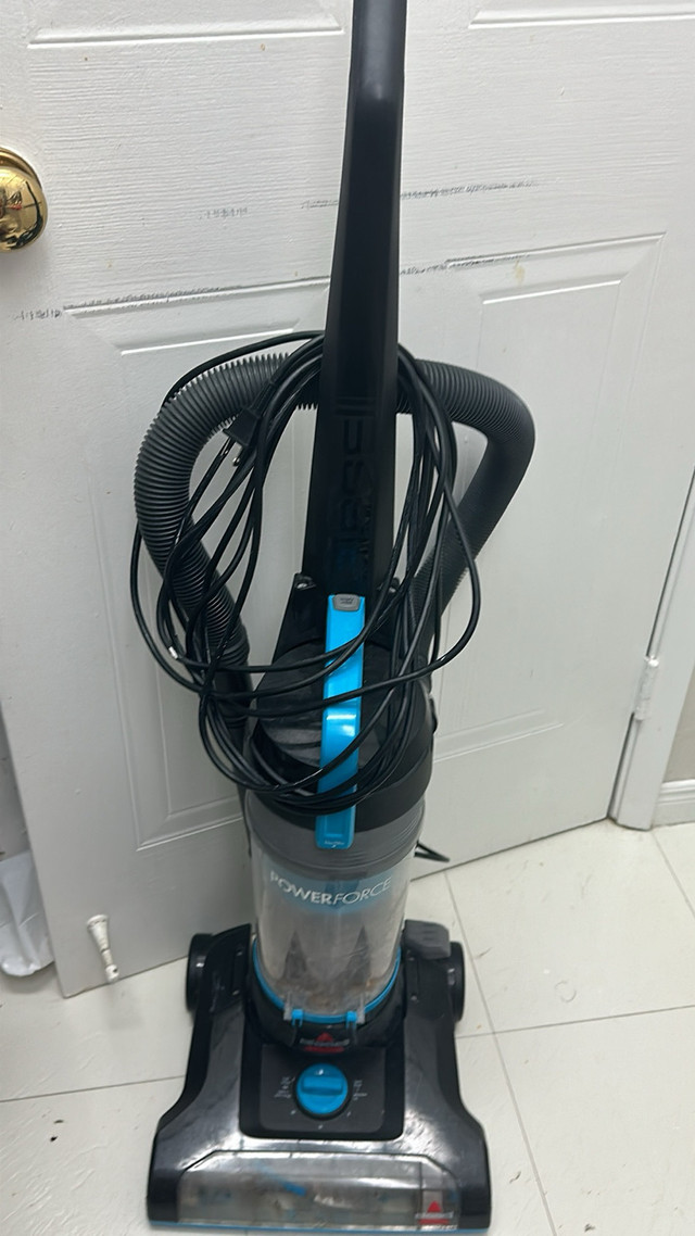 BISSELL® PowerForce® Bagless Upright Vacuum, Lightweight, powerf in General Electronics in Mississauga / Peel Region - Image 2