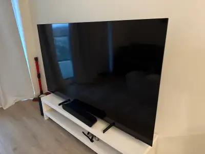 Selling 75inch 4K Samsung TV, View more