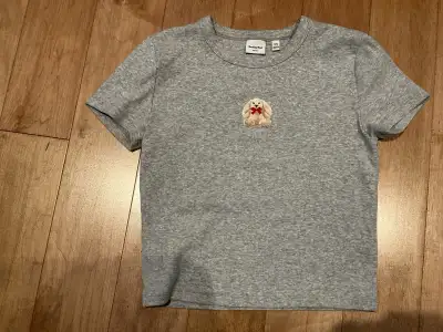 Grey Aritzia t-shirt, View more