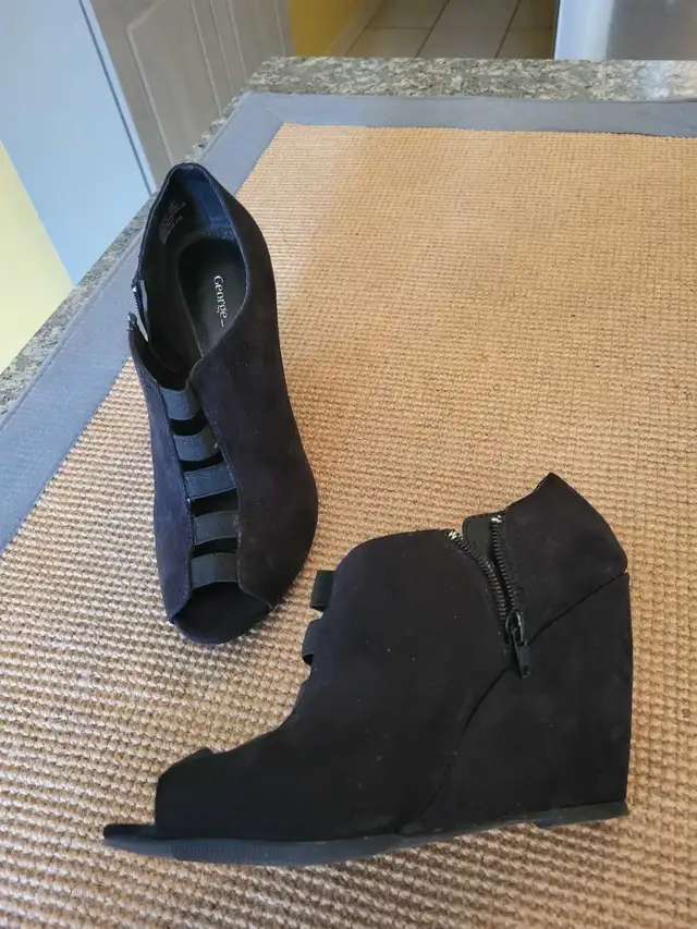 Sexy Night Out Shoes  size 8 in Women's - Shoes in Oshawa / Durham Region - Image 6