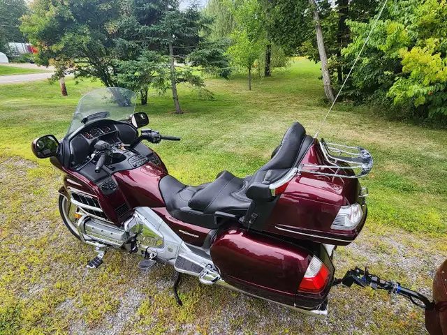 moto Honda Goldwing in Touring in Québec City - Image 7