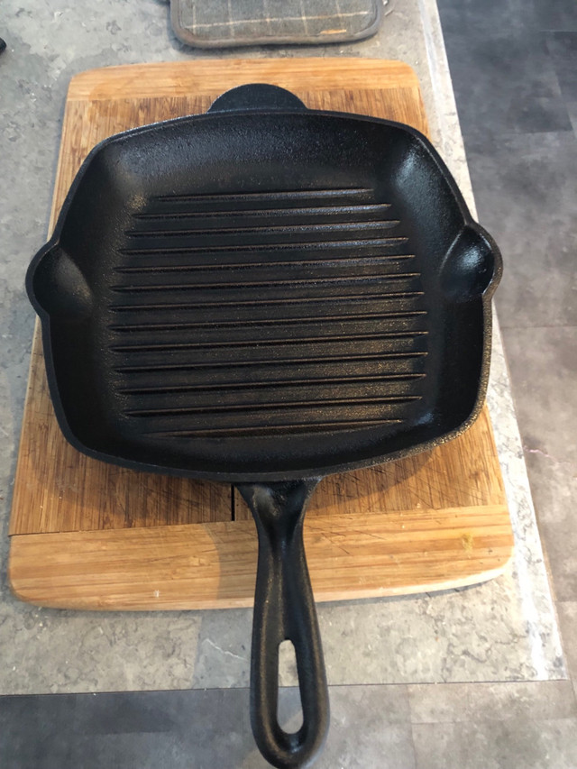 10 1/2 cast iron skillet $45 in Amherstview in Arts & Collectibles in Kingston