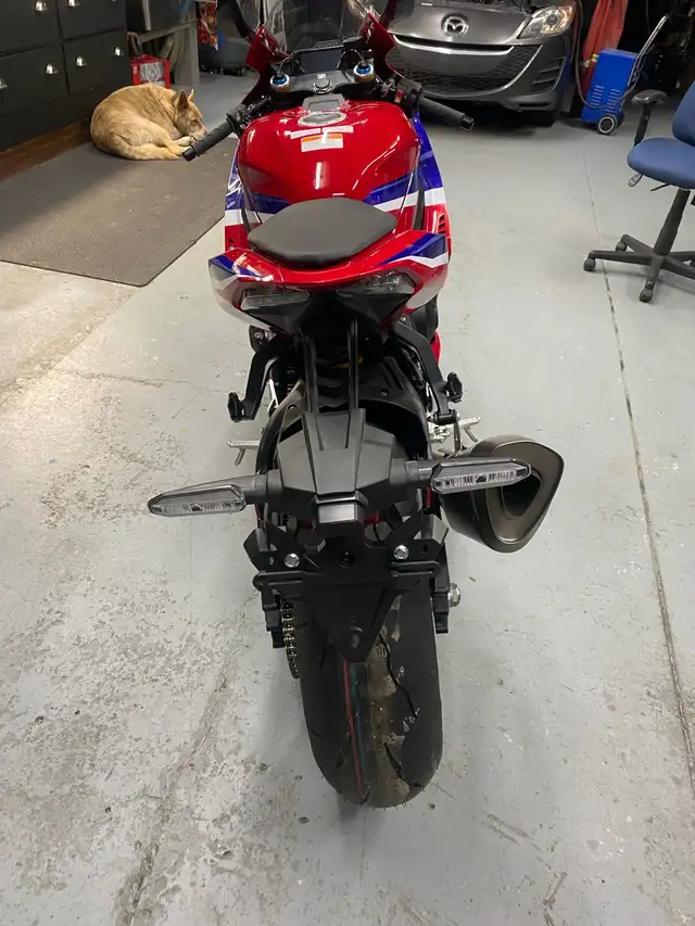 Honda CBR1000RR-R SP2 in Sport Bikes in Calgary - Image 5