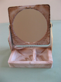 Portable, double-sided, magnifying makeup mirror