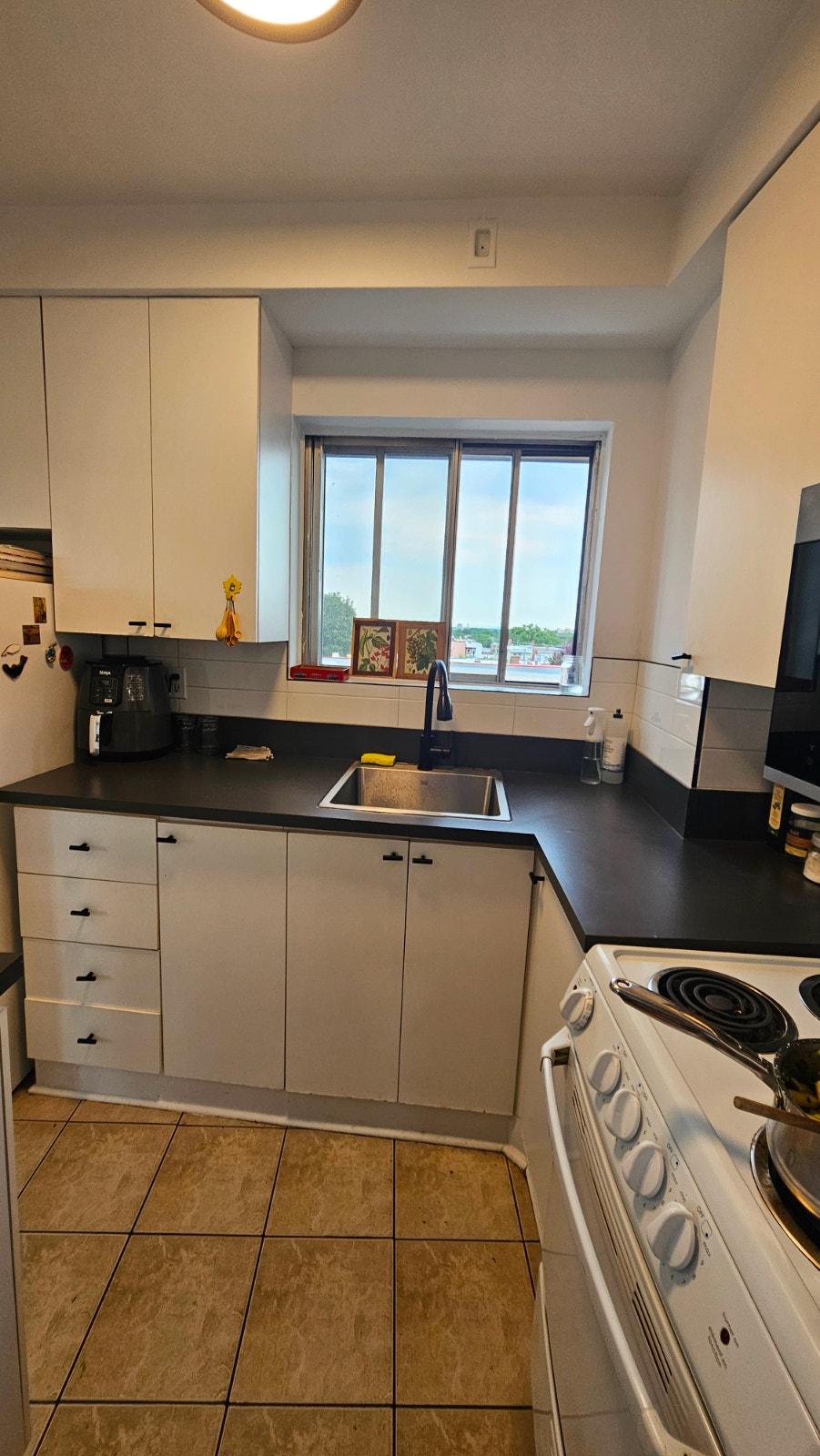 CESSION DE BAIL / LEASE TRANSFER - Grand 2 1/2 - 1175$ — photo 2