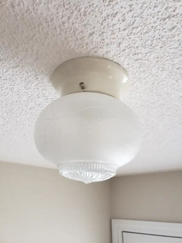 Light fixtures (ceiling mount, bedroom / hallway light, outdoor) in Indoor Lighting & Fans in Markham / York Region - Image 3