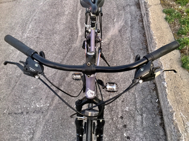 Vélo hybride SCOTT Sportster P5 cadre 18" aluminium, comme neuf dans Randonnée, ville et hybrides  à Ville de Montréal - Image 3