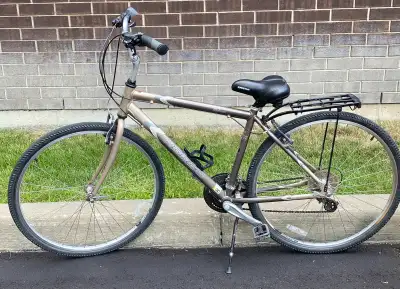 vélo hybride Norco, View more