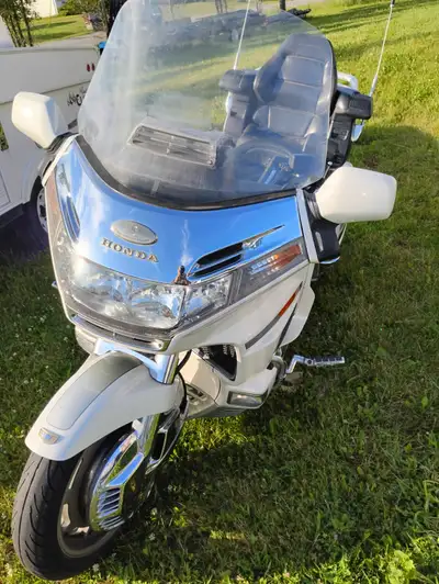 2000 Honda Goldwing Gl 25th anniversary edition for sale good shape for the year, tires are good new...
