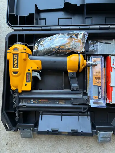 DEWALT D51238 Brad nailer 2” 18 gauge PNEUMATIC TOOL LOCATED IN VERMILION CASH ONLY