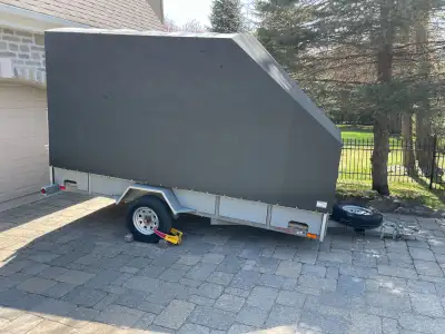 REMORQUE ULTRA LÉGÈRE, PARFAIT POUR SUV. FAITE SUR MESURE POUR UN COTE À COTE MAIS PEUT ÊTRE UTILISÉ...