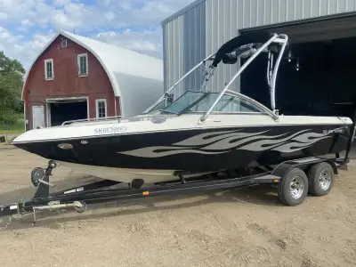2007 supreme v212 wake boat with Mercruiser black scorpion 5.7l. Upgraded sound system. Hard ballast...