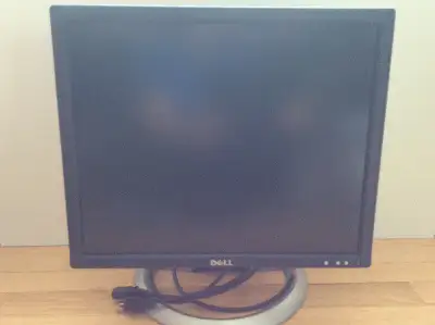 Dell 19” Monitor - 1905FP Swivel base Adjustable height Includes power cable Pet and smoke free home...