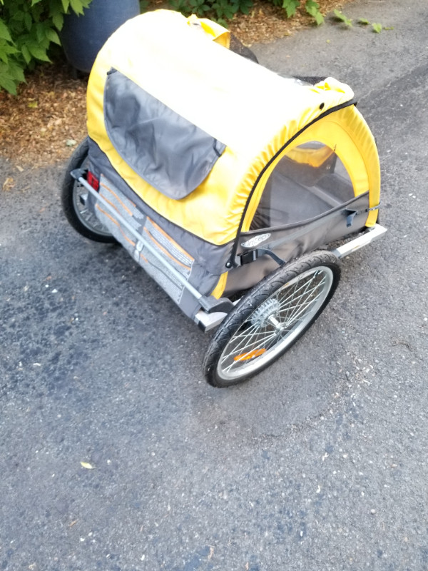 Remorque de vélo à 2 sièges pour enfants. dans Poussettes, porte-bébés et sièges d'auto  à Laval/Rive Nord - Image 3