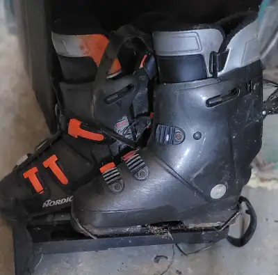 Vintage ski boots. I deliver, View more