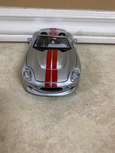 Burago nodel 1:24 shelby series 1 (1999l