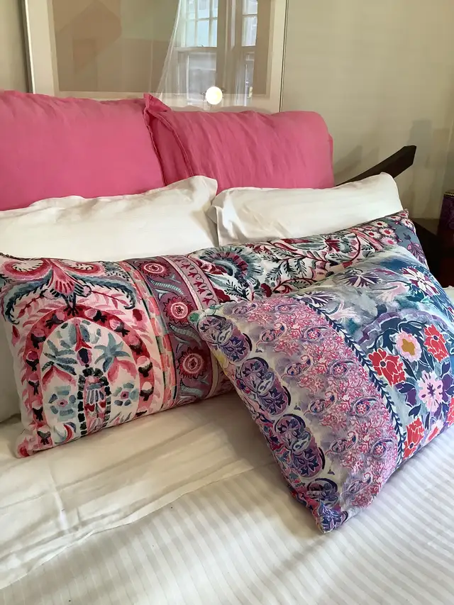 Accent Pillows Antropologie  Linen Inserts included in Home Décor & Accents in Oakville / Halton Region - Image 6