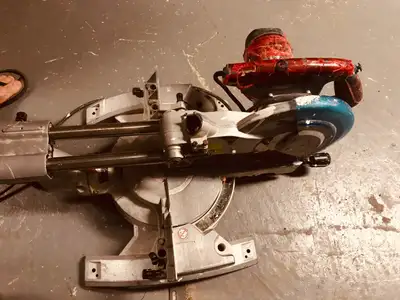 MAKITA 10-inch (13.1-Amp) Sliding Compound Mitre Saw $100, View more