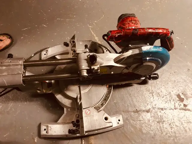 MAKITA 10-inch (13.1-Amp) Sliding Compound Mitre Saw $100 in Power Tools in City of Toronto - Image 2